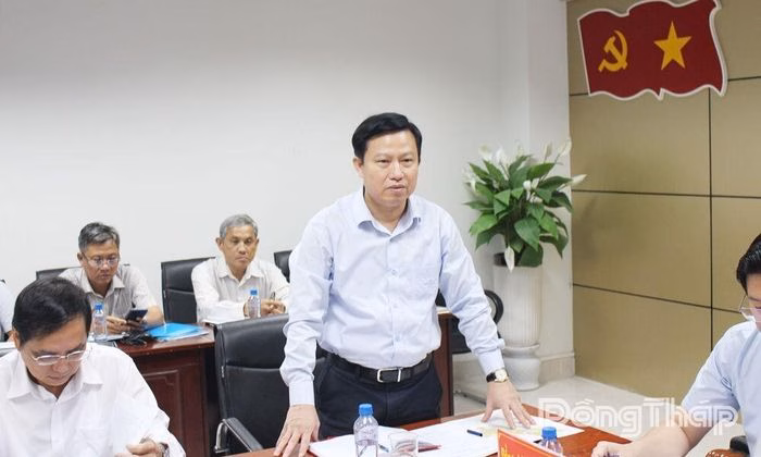 Tiến sĩ L&ecirc; Quang Tr&iacute;, Gi&aacute;m đốc Sở GD‑ĐT ph&aacute;t biểu tại buổi l&agrave;m việc