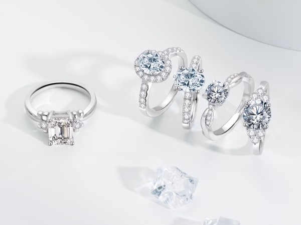 Pavé: Tùy thuộc vào tài chính, sở thích, người mua có thể chọn loại nhẫn cầu hôn phù hợp.