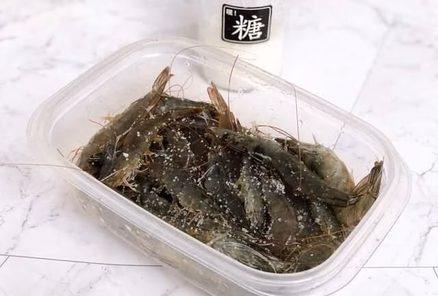 C&aacute;ch xếp lớp t&ocirc;m v&agrave; đường trong hộp