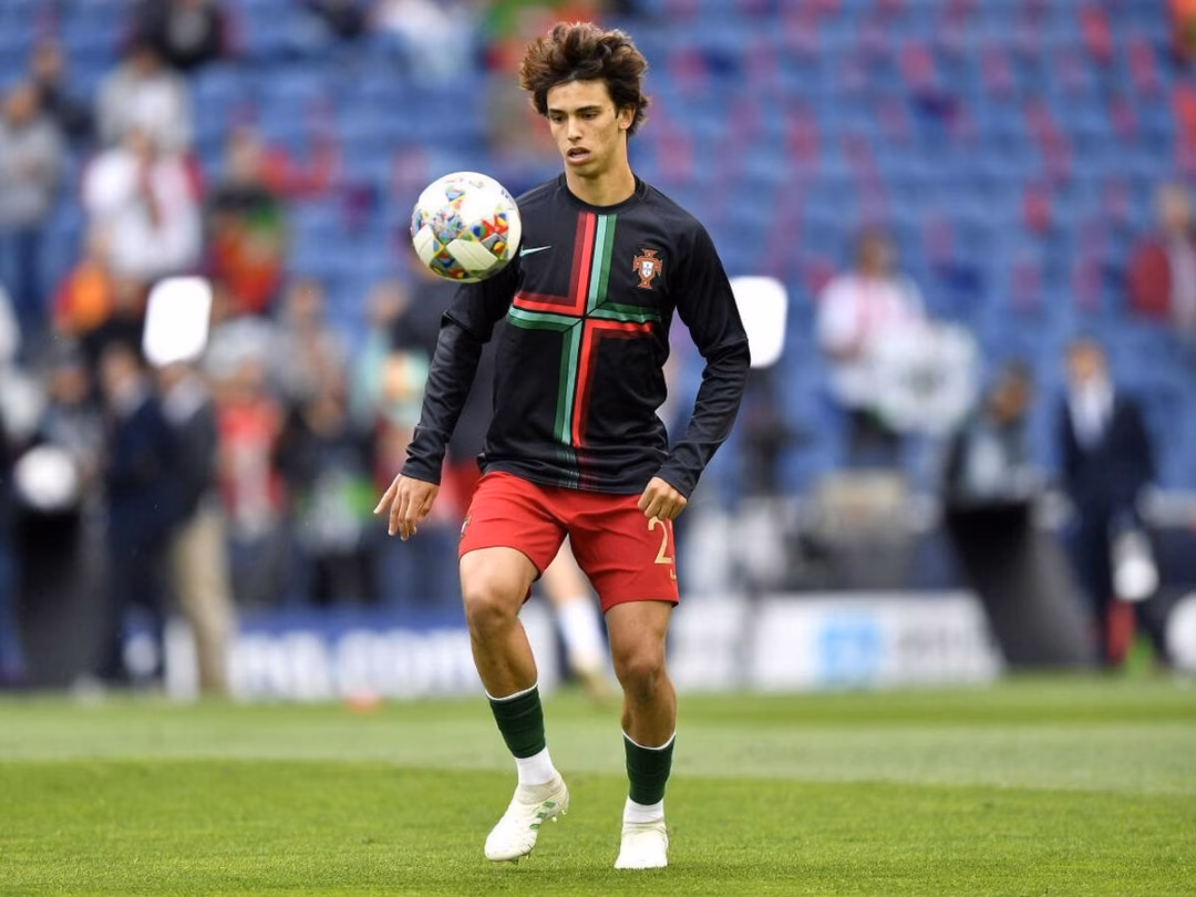 Martinez sở hữu nhiều tài năng đặc biệt chưa sử dụng và Joao Felix là một trong số đó. Martinez sở hữu nhiều tài năng đặc biệt chưa sử dụng và Joao Felix là một trong số đó.