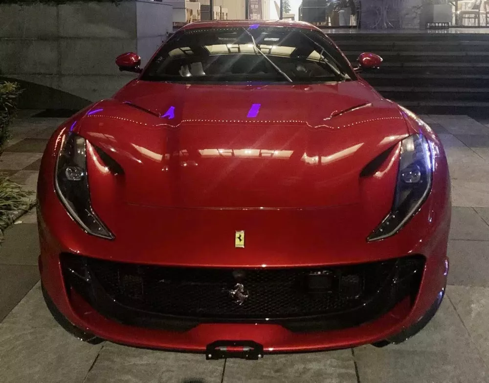 Ferrari812 GTS Siêu xe mui trần Ferrari812 GTS giá gần 1 triệu USD