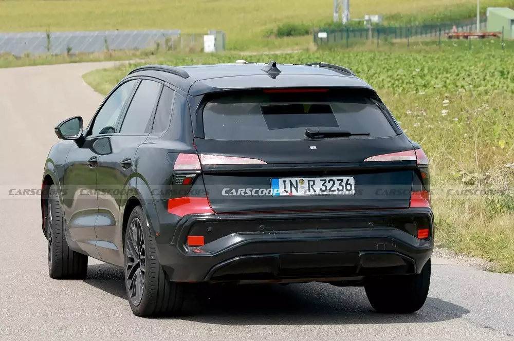 Audi Q3 2026 nhìn từ phía sau Audi Q3 2026 nhìn từ phía sau