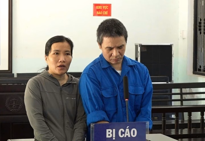 Vợ chồng bị cáo Lê Thị Thái Minh và Bùi Tự Thành tại tòa Vợ chồng bị cáo Lê Thị Thái Minh và Bùi Tự Thành tại tòa