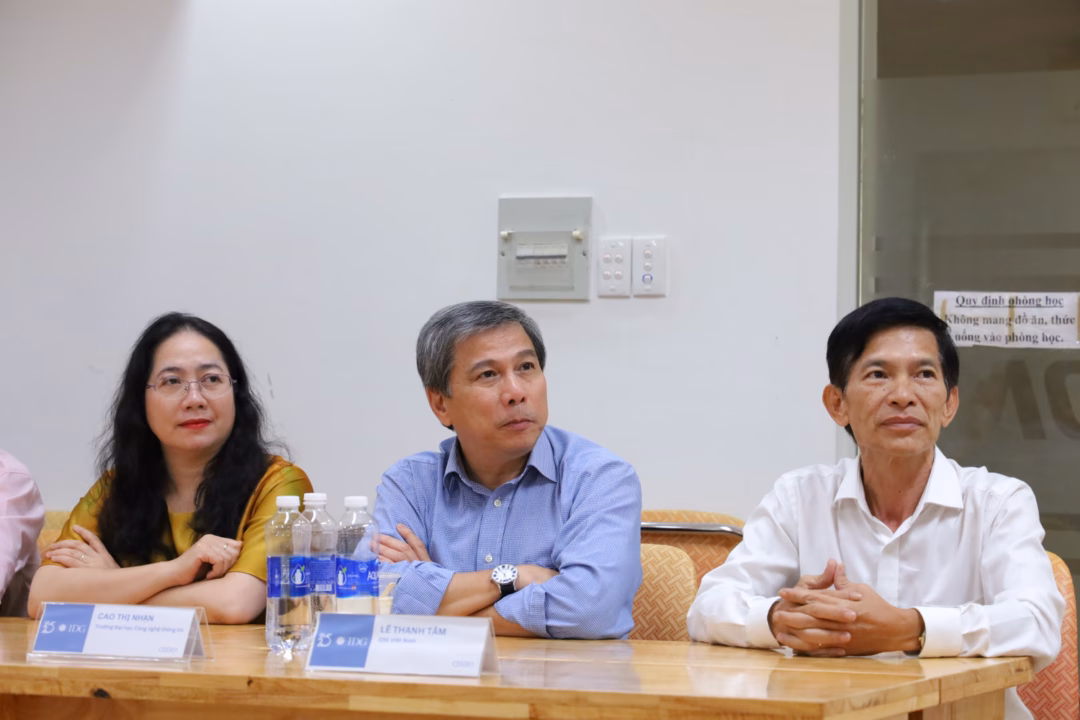 Nội dung khóa học Nội dung khóa học tập trung vào các case study đã triển khai chuyển đổi số tại những tập đoàn và doanh nghiệp lớn.