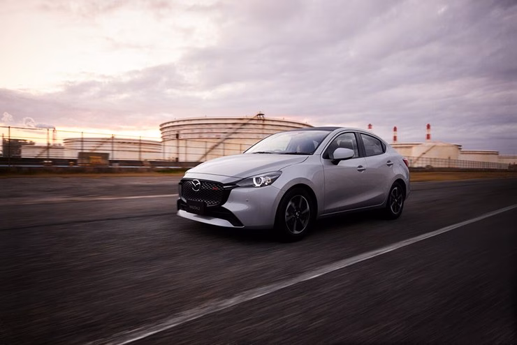 Mazda2 cập nhật với công nghệ mới – Giá lăn bánh bao nhiêu? Mazda2 2025