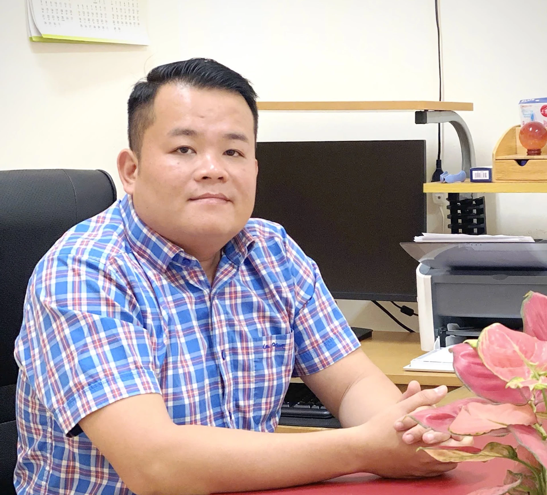 Nâng cấp hệ thống để ‘chính quyền không giấy’ hiệu quả hơn Ông Nguyễn Ngọc Phát - Phó Chủ tịch Ủy ban MTTQ Việt Nam xã, Bí thư Đoàn xã Cam Lâm.