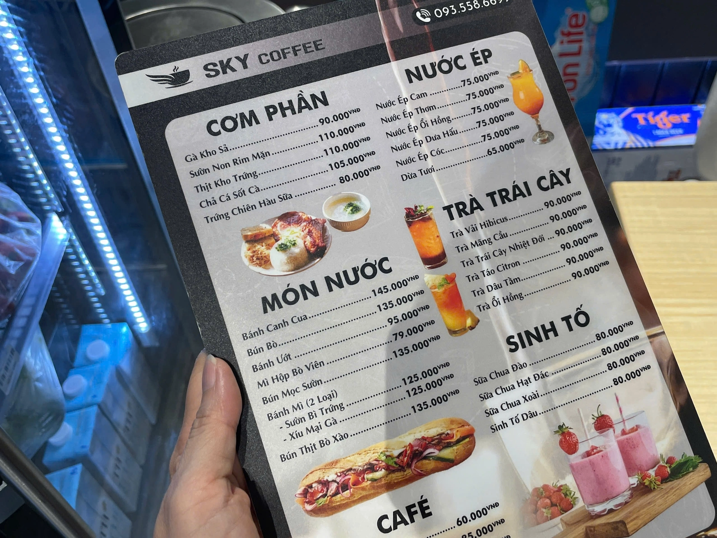 Vì sao đồ ăn tại sân bay luôn đắt đỏ?