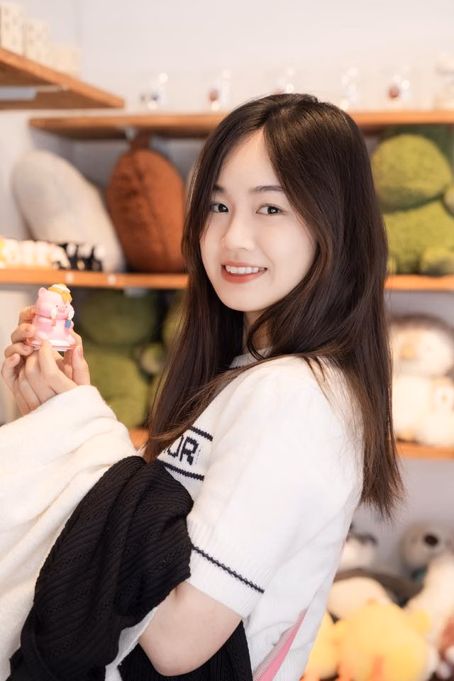 Loạt ảnh đời thường đang gây bão MXH của Nguyễn Lê Hiền Mai