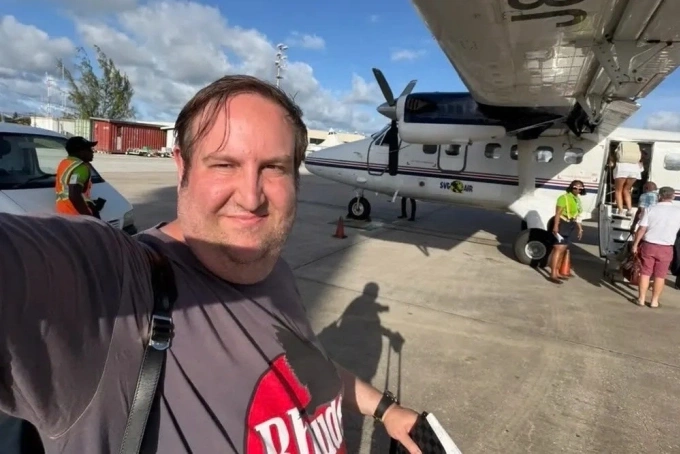 Kỳ nghỉ đảo lộn của khách Mỹ mắc kẹt tại Caribe do vụ không kích Venezuela Anh Morris trong chuyến đi đáng nhớ. Ảnh: BI