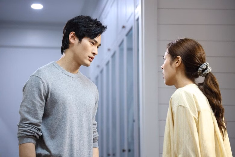 Đ&ecirc;m t&acirc;n h&ocirc;n, chồng bảo mệt v&agrave; kh&ocirc;ng động v&agrave;o người vợ