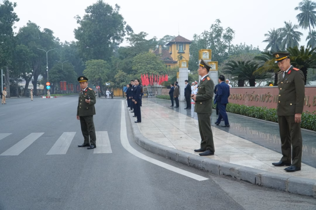 Trung đo&agrave;n 375 duy tr&igrave; kiểm so&aacute;t an ninh chặt chẽ