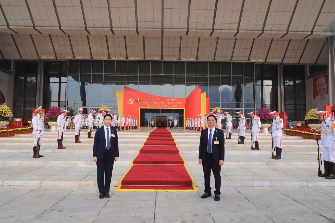 C&aacute;n bộ Trung đo&agrave;n 375 kiểm tra an ninh tại kh&aacute;ch sạn