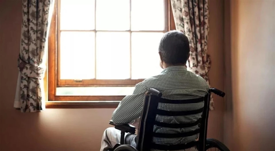 &Ocirc;ng l&atilde;o 81 tuổi liệt nửa người trong viện dưỡng l&atilde;o