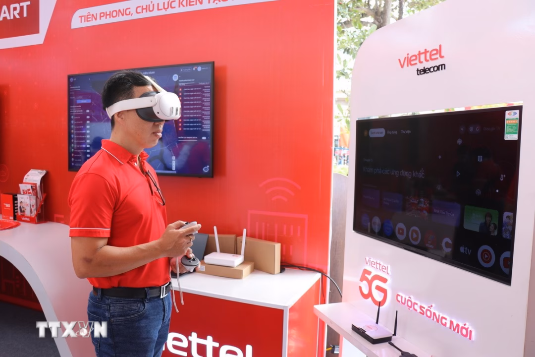 Viettel Kh&aacute;nh H&ograve;a giới thiệu c&ocirc;ng nghệ thực tế ảo tại sự kiện khoa học c&ocirc;ng nghệ