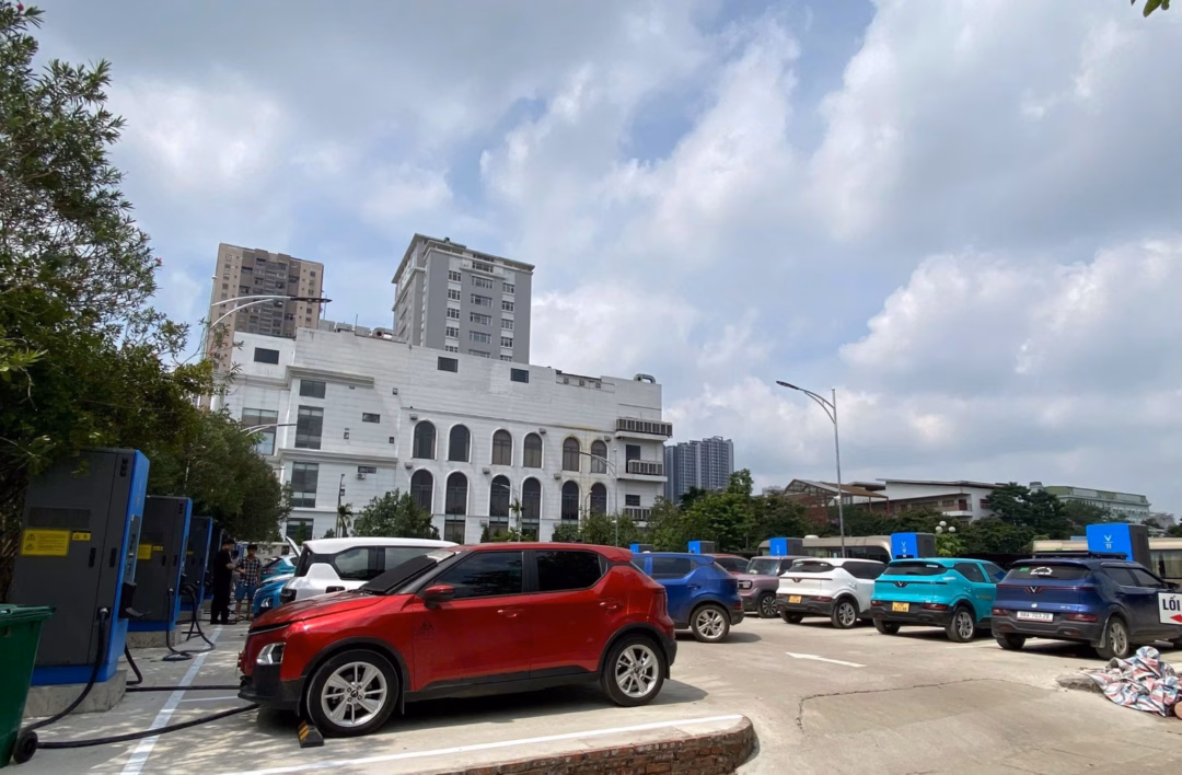 Trạm sạc V-Green Trạm sạc V-Green tại Cầu Giấy