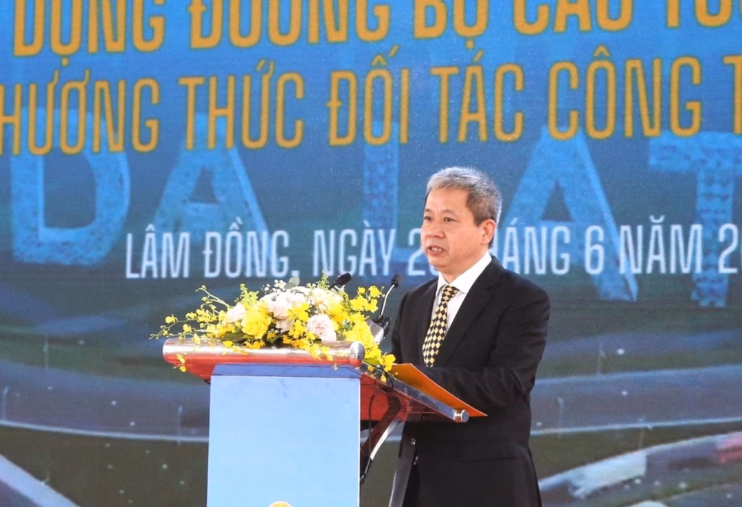 Ông Doãn Tuấn Anh phát biểu tại lễ khởi công Ông Doãn Tuấn Anh, Chủ tịch HĐQT kiêm Tổng Giám đốc CTCP BOT Cao tốc Bảo Lộc – Liên Khương, đại diện liên danh nhà đầu tư phát biểu