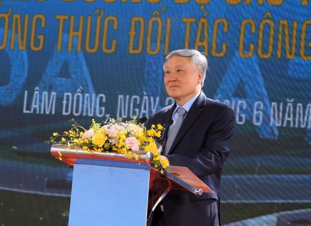 Phó Thủ tướng Nguyễn Hoà Bình phát lệnh khởi công Phó Thủ tướng Thường trực Chính phủ Nguyễn Hoà Bình phát lệnh khởi công dự án