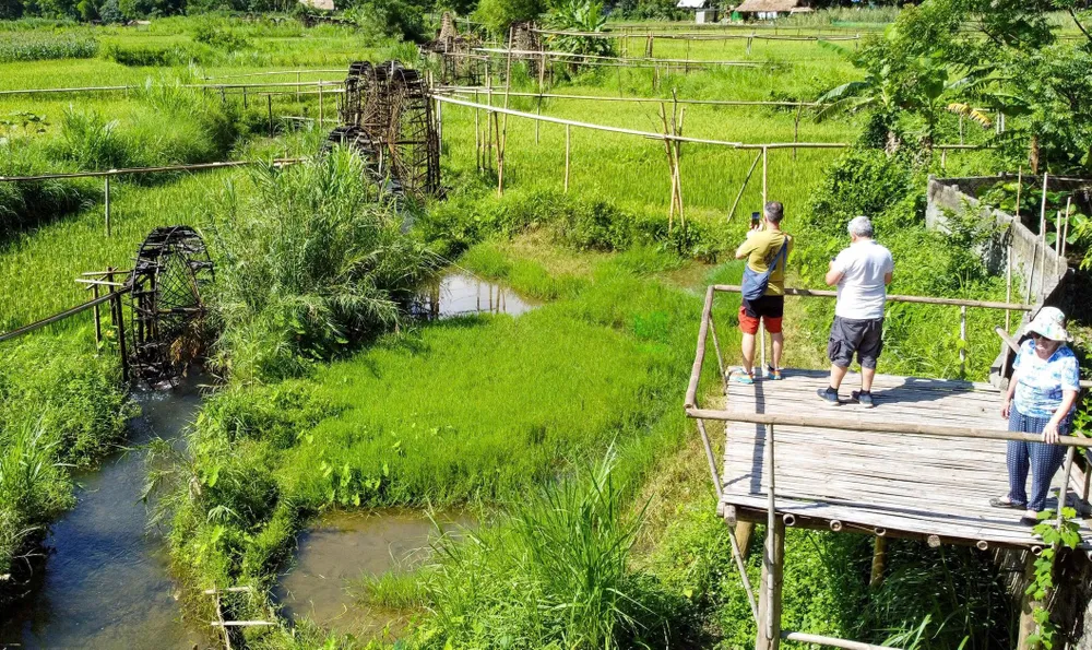 Guồng nước giữa thiên nhiên