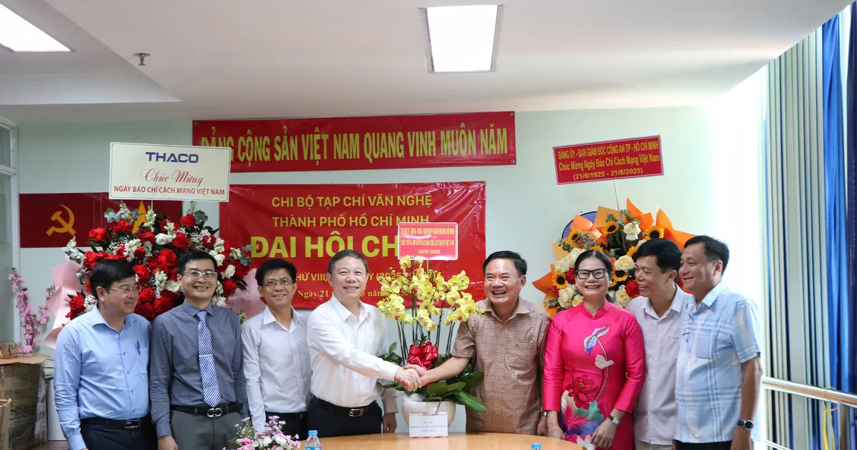 Đoàn đại biểu TPHCM thăm chúc mừng cơ quan báo chí Đoàn đại biểu TPHCM thăm chúc mừng cơ quan báo chí