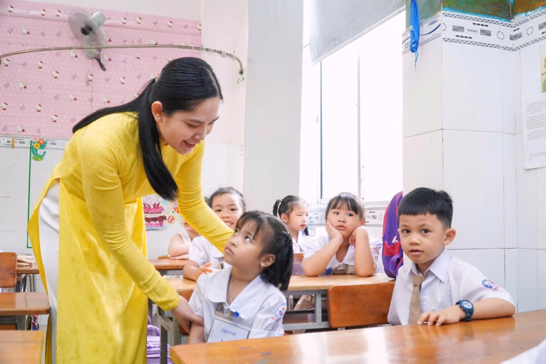 Cô trò lớp 1 Trường Tiểu học Ngô Quyền, quận Ninh Kiều, TP Cần Thơ