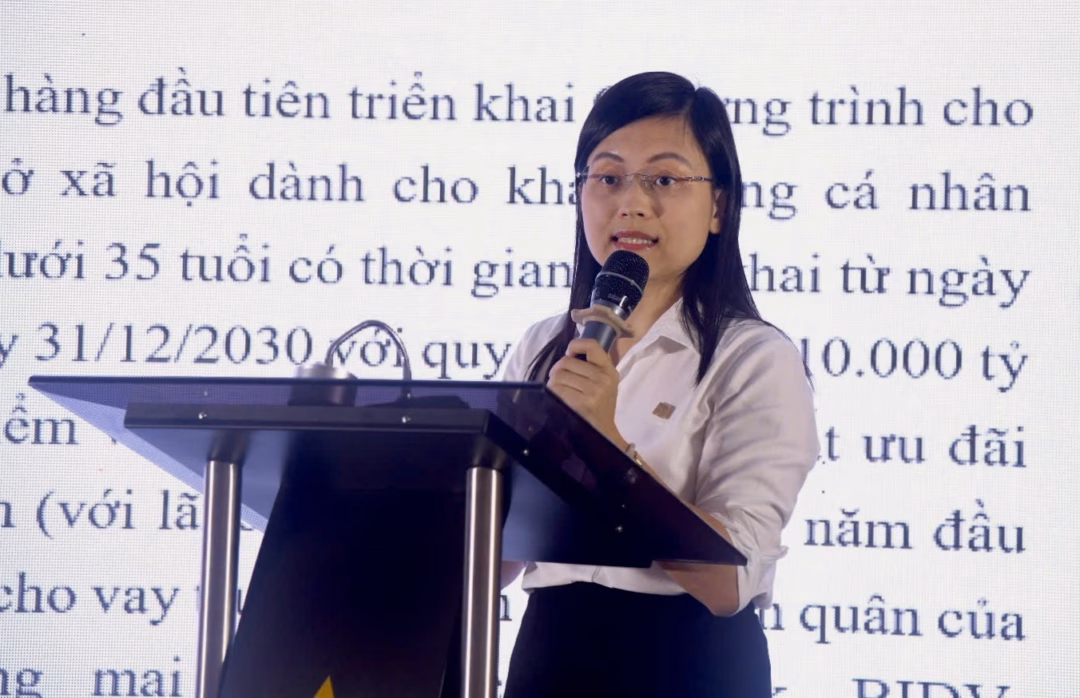 Bà Đặng Thu Thủy, Phó Trưởng Ban Khách hàng cá nhân Agribank