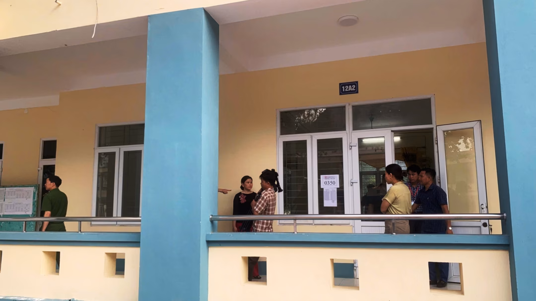 Ban Chỉ đạo kỳ thi đi kiểm tra các phòng thi