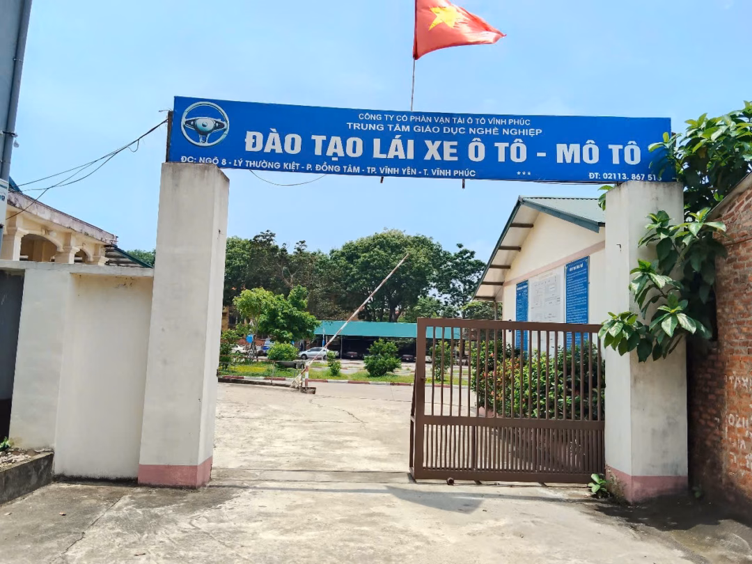 Trung tâm giáo dục nghề nghiệp trực thuộc công ty có hàng chục cán bộ, giáo viên, nhân viên bị chậm đóng BHXH.