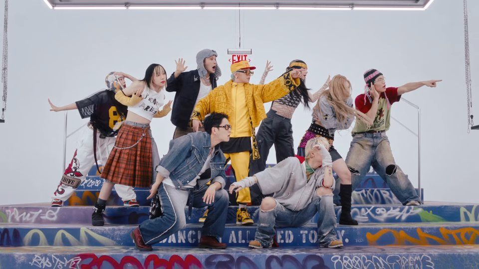 G-Dragon tái xuất thành công Sản phẩm mới của G-Dragon vừa ra mắt đã gây sốt