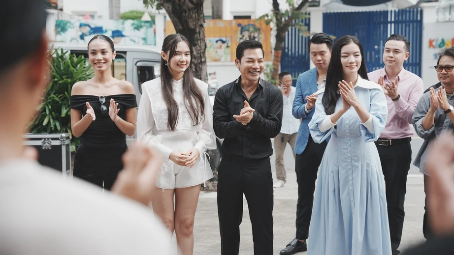 Trần Bảo Sơn và ê kíp phim Trần Bảo Sơn và ê kíp phim