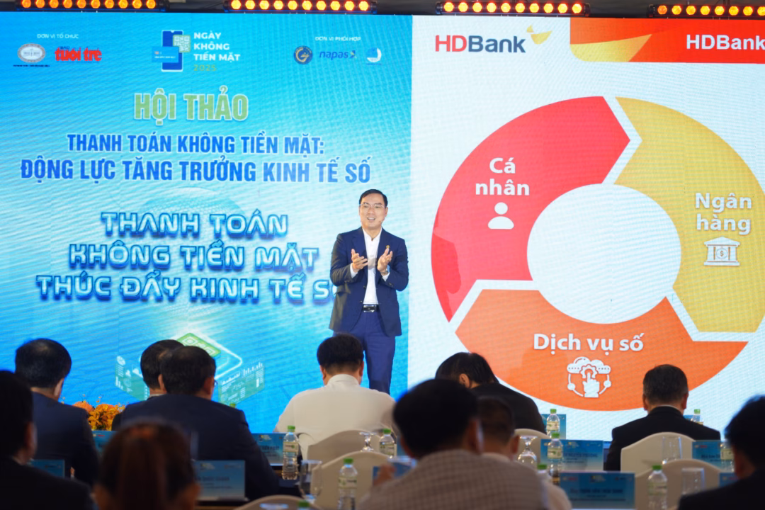 Ông Đàm Thế Thái giới thiệu giải pháp tài chính số của HDBank. Ông Đàm Thế Thái giới thiệu giải pháp tài chính số của HDBank.