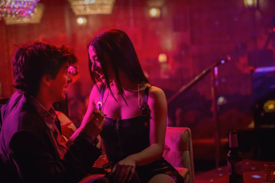 Một cảnh trong phim Anora do nữ diễn viên Mikey Madison thể hiện Một cảnh trong phim Anora do nữ diễn viên Mikey Madison thể hiện