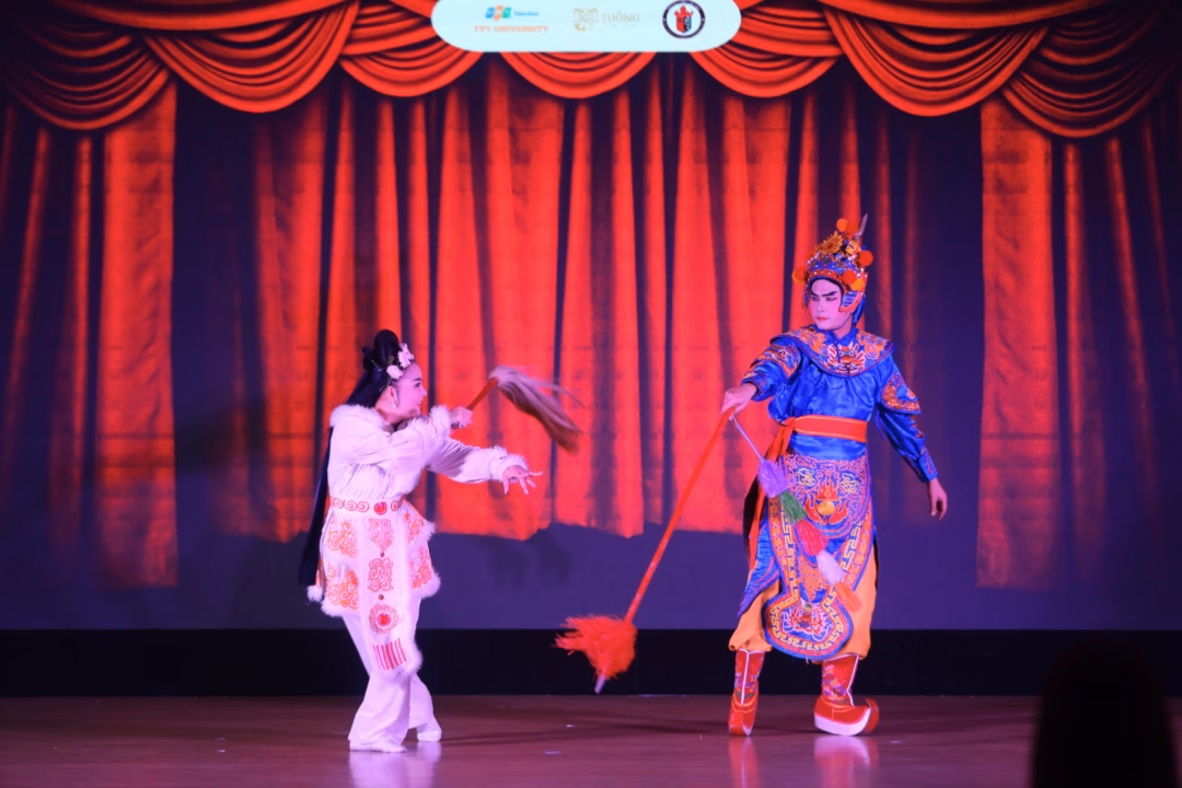 Một cảnh trong vở “Hồ Nguyệt Cô hóa cáo”.