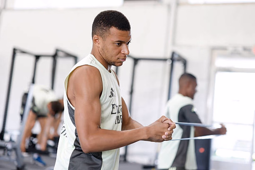 Kylian Mbappe trở lại tập luyện cùng Real Madrid Mbappe trở lại tập luyện với gương mặt hốc hác
