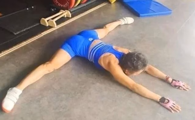 Bà lão 71 tuổi với cơ bụng 6 múi