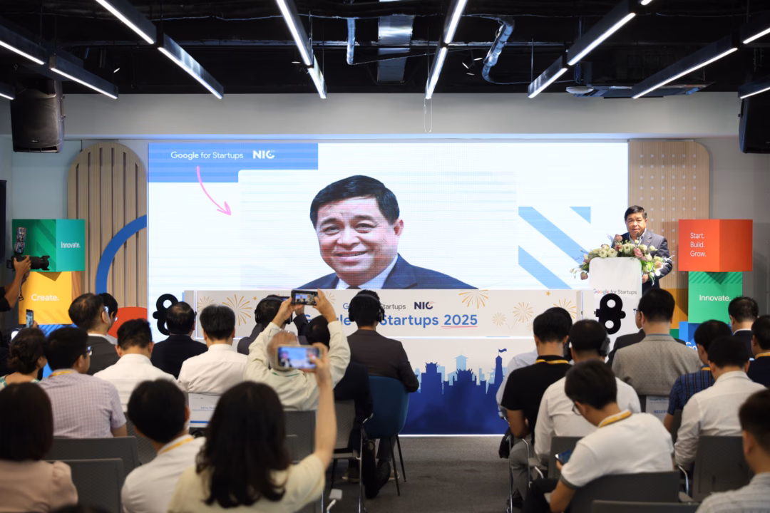 Toàn cảnh Google và NIC công bố các sáng kiến thúc đẩy khởi nghiệp về AI và phổ cập kiến thức AI cho cộng đồng.