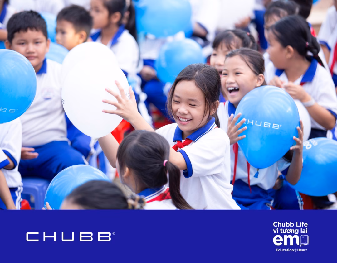 Chubb Life trao tặng học bổng và quà tặng cho trẻ em khó khăn Chubb Life trao tặng học bổng và quà tặng cho trẻ em khó khăn