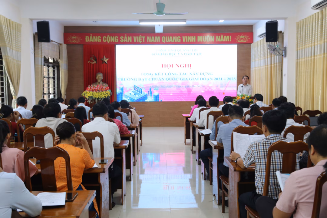 Hội nghị tổng kết công tác xây dựng trường đạt chuẩn quốc gia