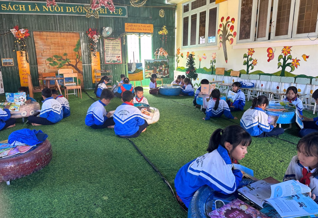 Thư viện nhà trường được quan tâm, đầu tư để nâng cao văn hóa đọc cho học sinh. Thư viện nhà trường được quan tâm, đầu tư để nâng cao văn hóa đọc cho học sinh.