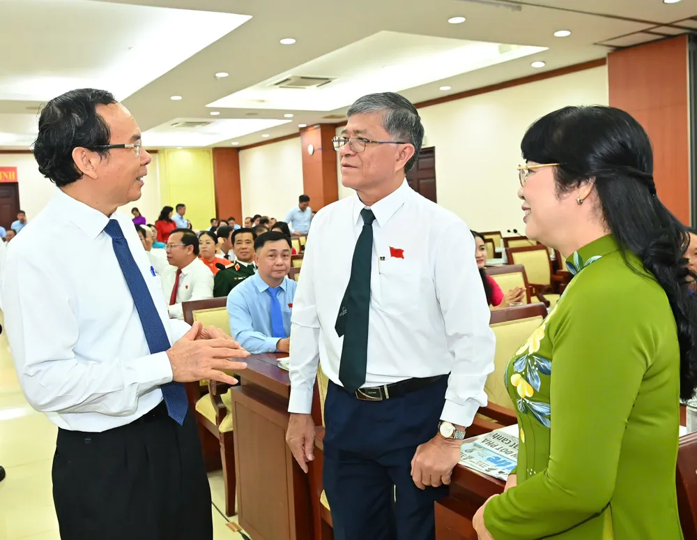 Bí thưThành ủy TPHCM Nguyễn Văn Nên trao đổi cùng các đại biểu Bí thưsluận Thành ủy TPHCM Nguyễn Văn Nên trao đổi cùng các đại biểu