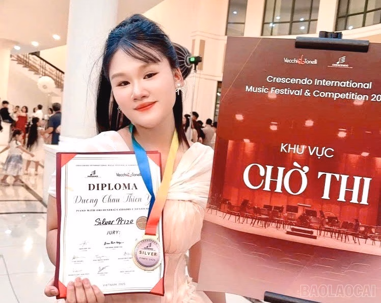 Em Dương Châu Thiên Ý, lớp 7B, Trường THCS Ngô Văn Sở giành Huy chương Bạc tại Crescendo 2025 Em Dương Châu Thiên Ý, lớp 7B, Trường THCS Ngô Văn Sở giành Huy chương Bạc tại Crescendo 2025