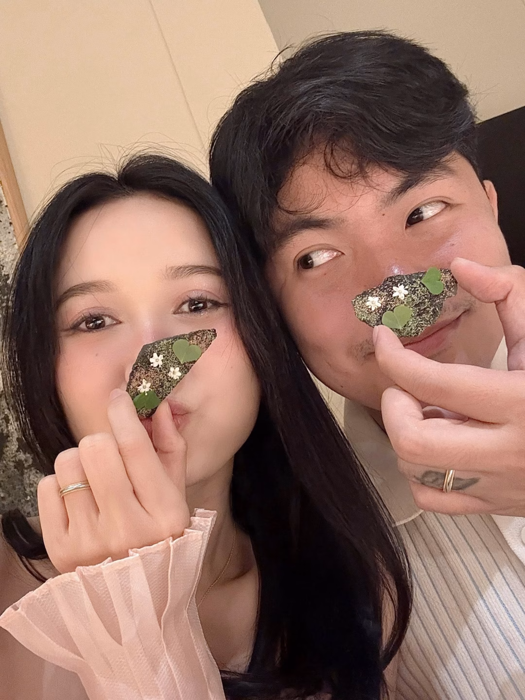 Andiez Nam Trương và Nhung Gumiho – Cặp đôi tài hoa và ngọt ngào Cặp đôi vẫn chưa chính thức chia sẻ gì thêm thông tin về đám cưới