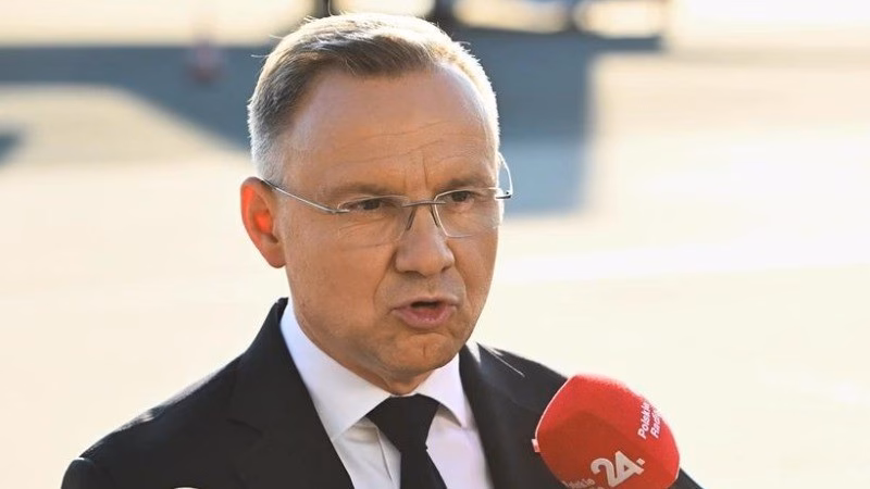 Tổng thống Ba Lan Andrzej Duda cảnh báo sẽ đóng cửa sân bay Rzeszow.