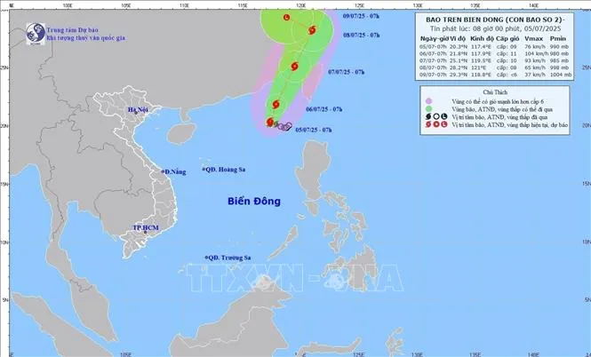 Hướng di chuyển của bão số 2, lúc 7 giờ ngày 5-7. Hướng di chuyển của bão số 2, lúc 7 giờ ngày 5-7.