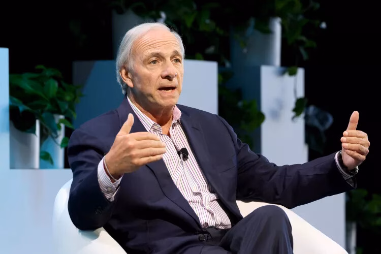Chiến lược đầu tư toàn thời tiết: Bí quyết giúp Ray Dalio bảo vệ vốn trong mọi biến động kinh tế Danh mục đầu tư theo công thức của Ray Dalio: Bền vững trước mọi sóng gió