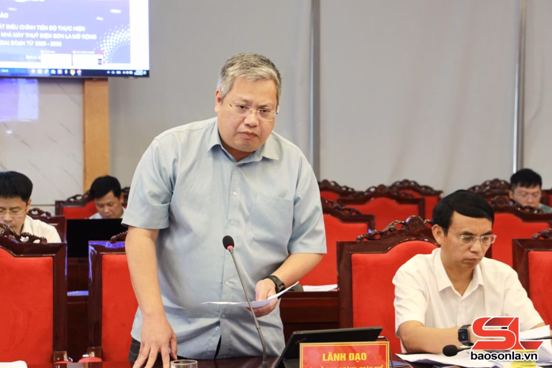 Chủ tịch UBND tỉnh: Đầu tư mở rộng Nhà máy thủy điện Sơn La phải bài bản và kỹ lưỡng Lãnh đạo Sở Nông nghiệp và môi trường phát biểu tại cuộc họp.