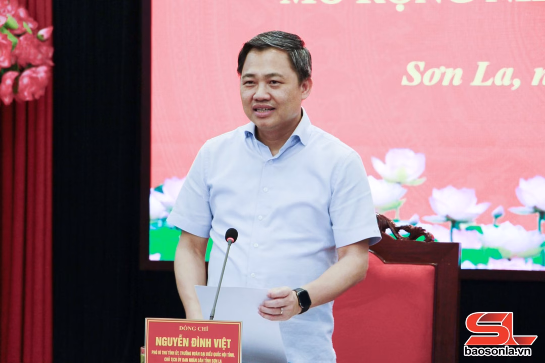 Chủ tịch UBND tỉnh: Đầu tư mở rộng Nhà máy thủy điện Sơn La phải bài bản và kỹ lưỡng Đồng chí Chủ tịch UBND tỉnh phát biểu tại cuộc họp.