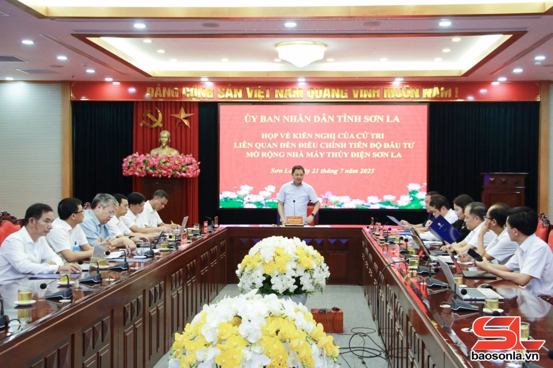 Chủ tịch UBND tỉnh: Đầu tư mở rộng Nhà máy thủy điện Sơn La phải bài bản và kỹ lưỡng Các đại biểu dự hội nghị.