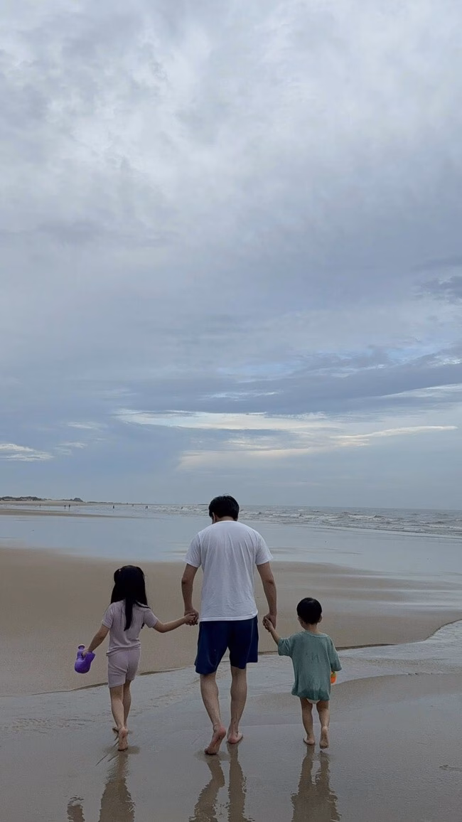 Cường Đô la – hình mẫu爸爸 hoàn hảo: Không chỉ tử tế mà còn là người cha đáng yêu và tận tâm Cường Đô la đăng chục tấm ảnh, một người phải thốt lên: Không quen biết nhưng quá ngưỡng mộ lối sống, cách làm cha của anh - Ảnh 2.