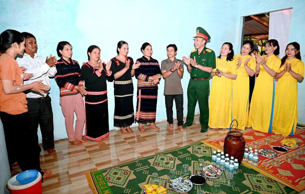 Căn nhà mới được các đơn vị thuộc Binh đoàn 15 hỗ trợ xây dựng Căn nhà mới được các đơn vị thuộc Binh đoàn 15 hỗ trợ xây dựng
