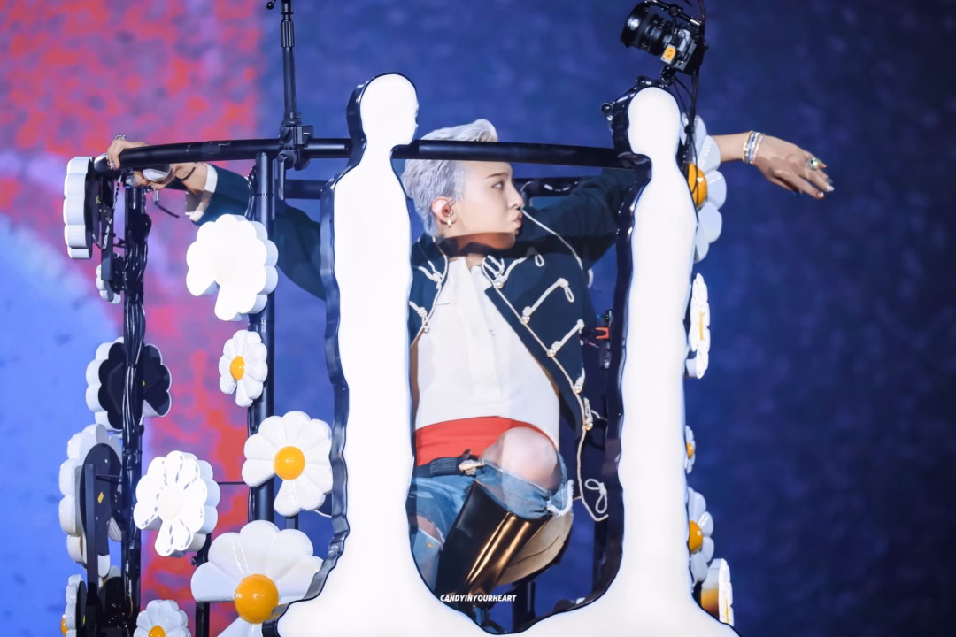 G-Dragon khiến fan phát sốt với nhan sắc đỉnh cao và màn trình diễn ấn tượng tại Malaysia G-Dragon là kẻ phá hoại- Ảnh 7.
